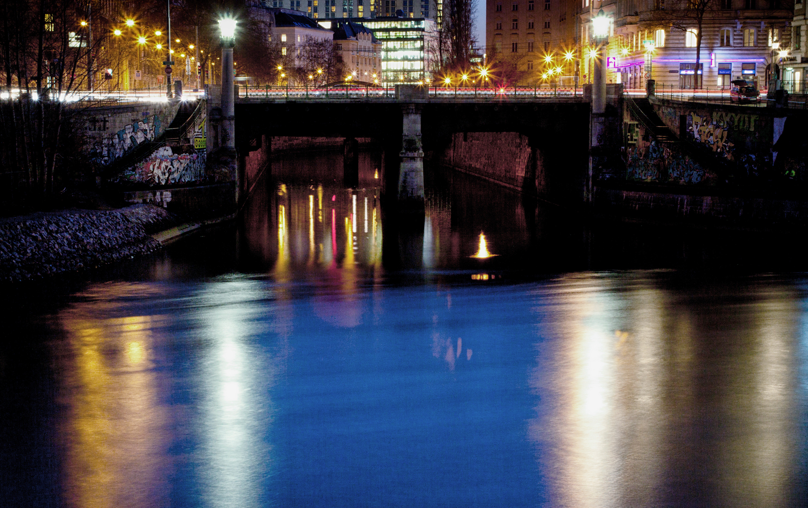 Urania, Vienna, photography,water,light